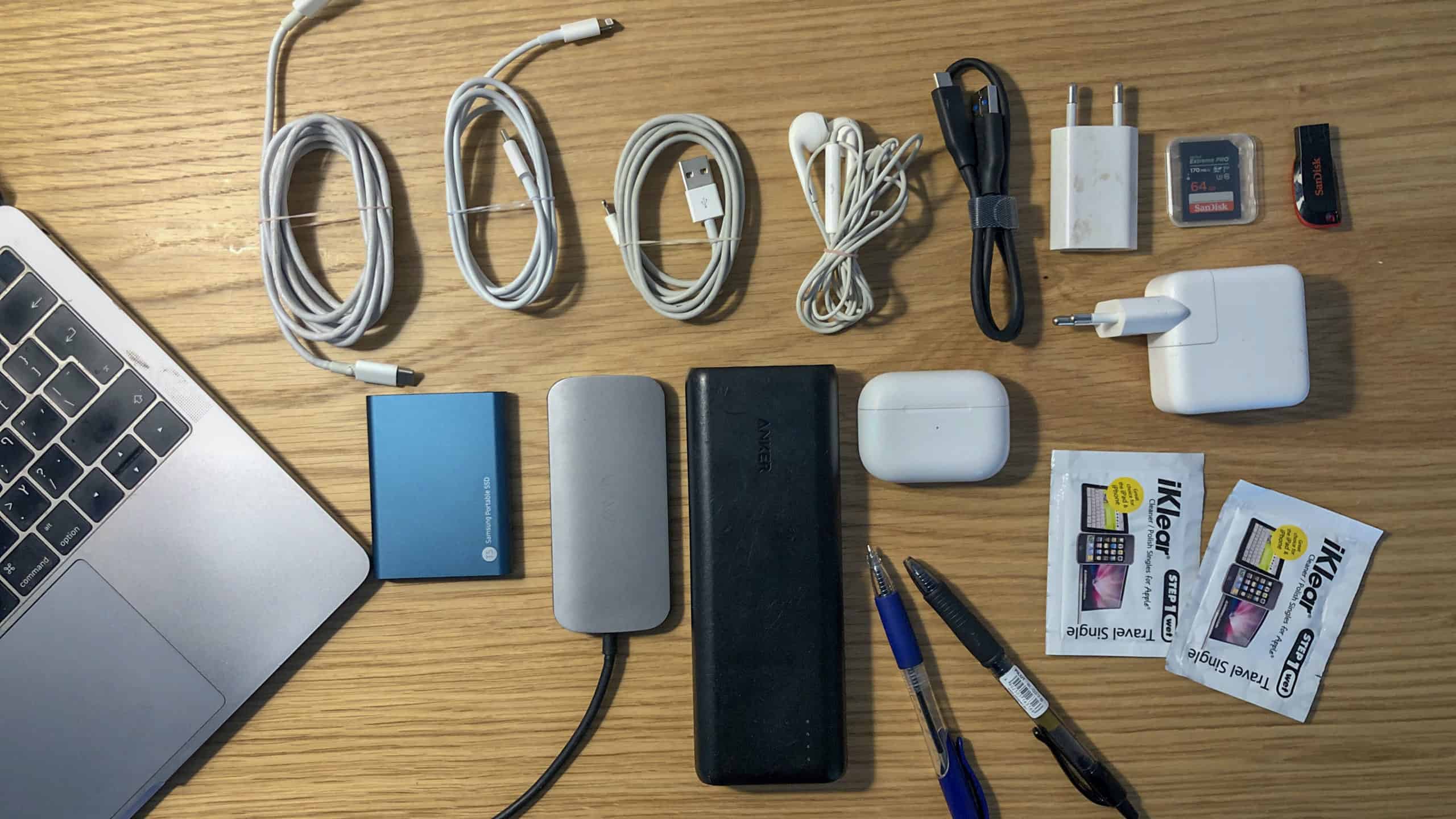 התיקים הטובים ביותר לארגון כבלים, מטענים וגאדג׳טים