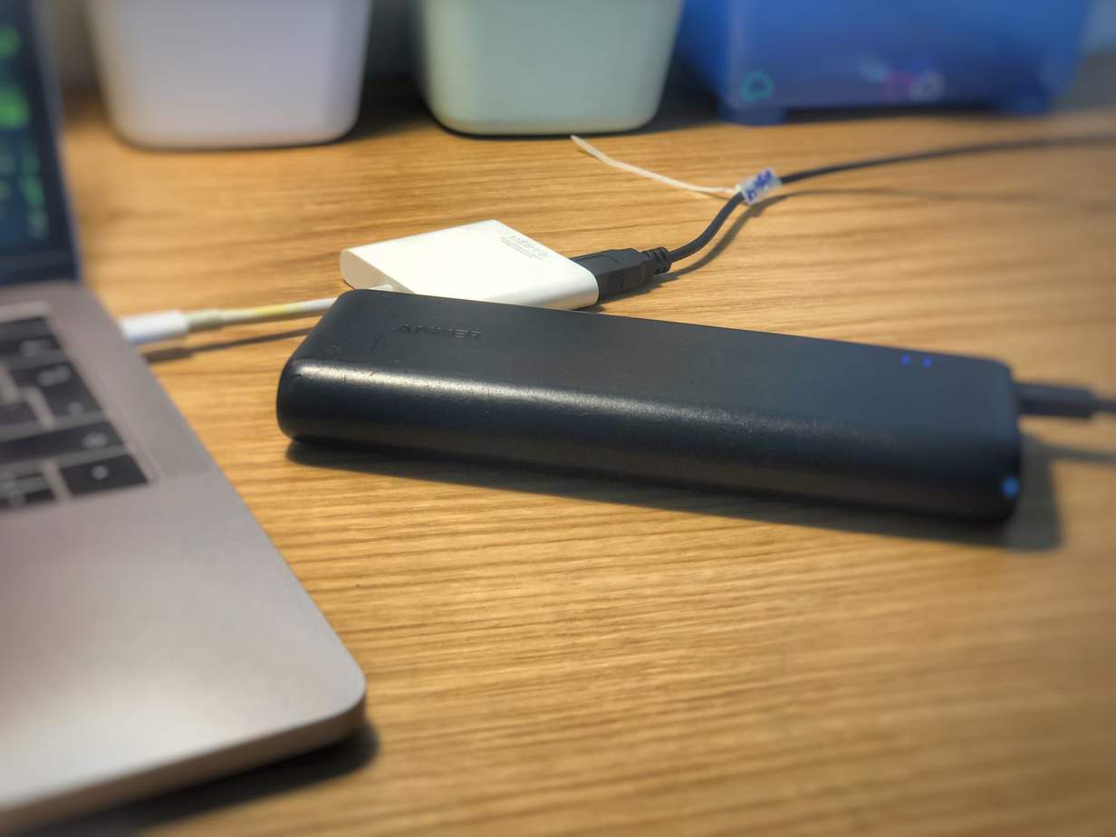 המטען הנייד הטוב ביותר לטלפון או לטאבלט לטיולים וליומיום